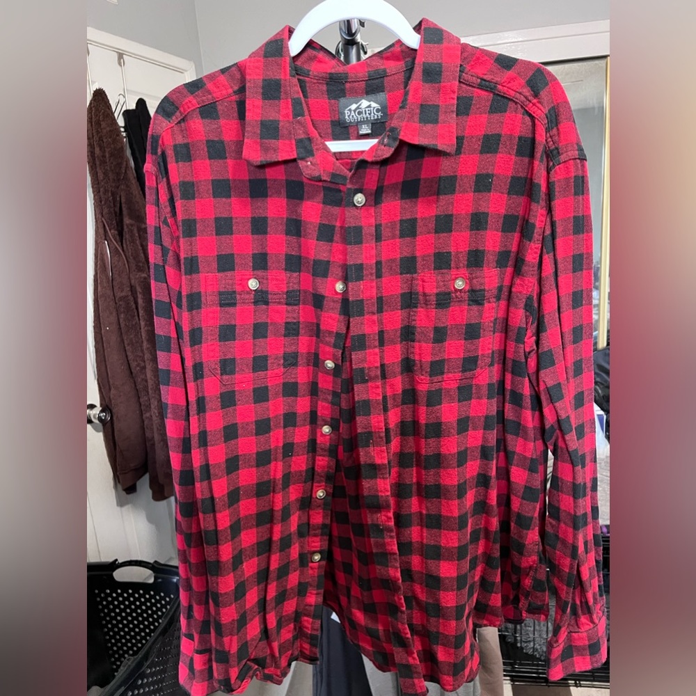 Pacific Outfitters Plaid Men’s Button Down XL